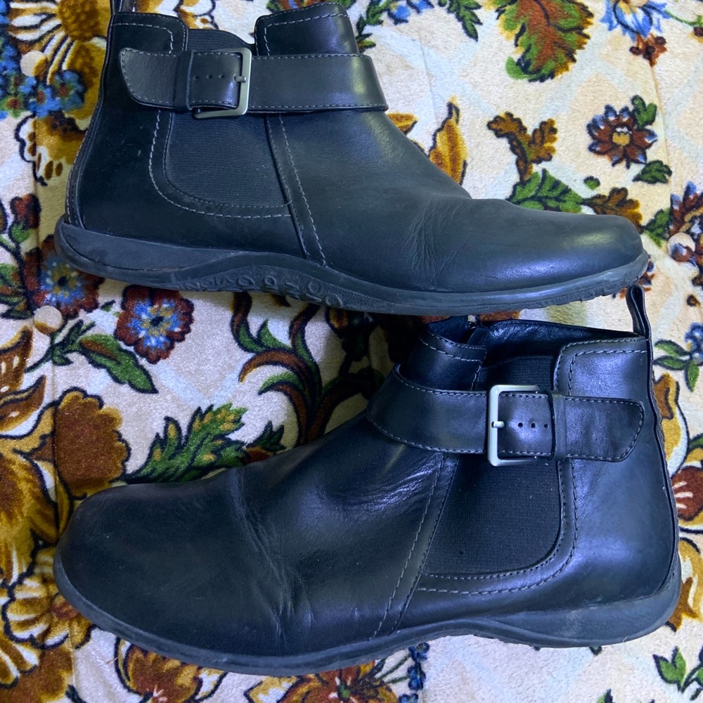 Vionic Leather Booties